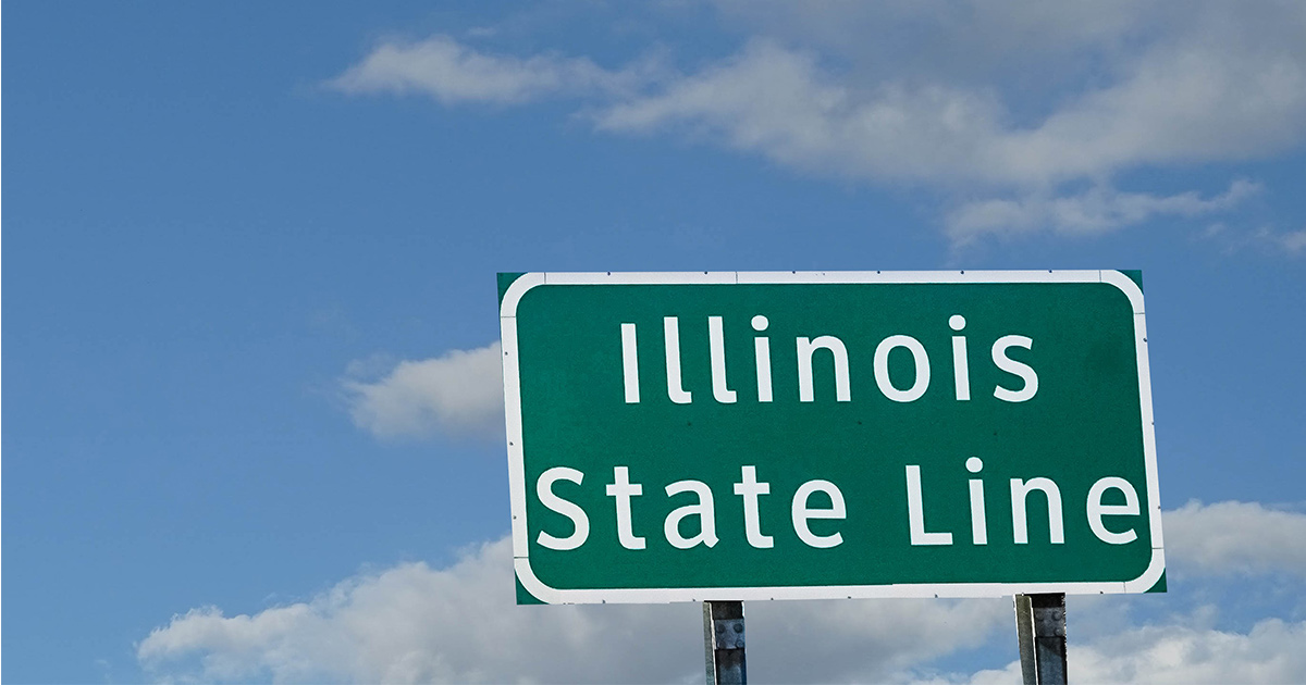 An "Illinois State Line" sign at the Illinois state border.